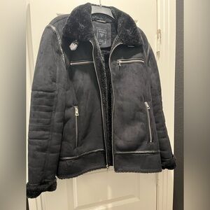 Black men’s Guess coat. Size: L